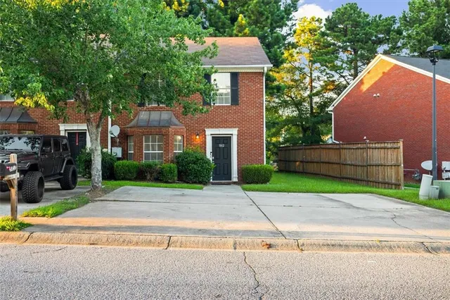 a view of front of house with a yard