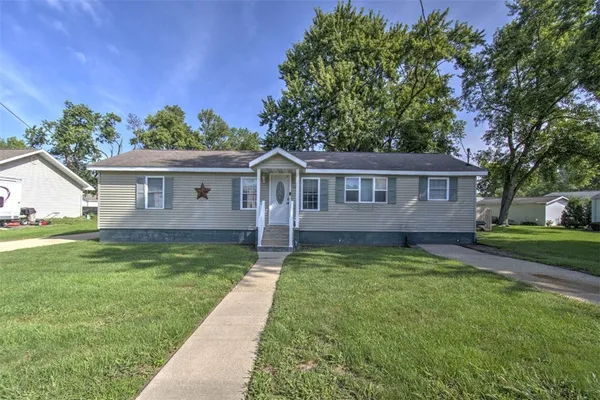 $189,900 | 217 East Seiberling Street, Blue Mound, IL 62513