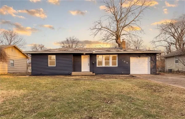 $275,000 | 709 Southwest 7 Street, Lee's Summit, MO 64081