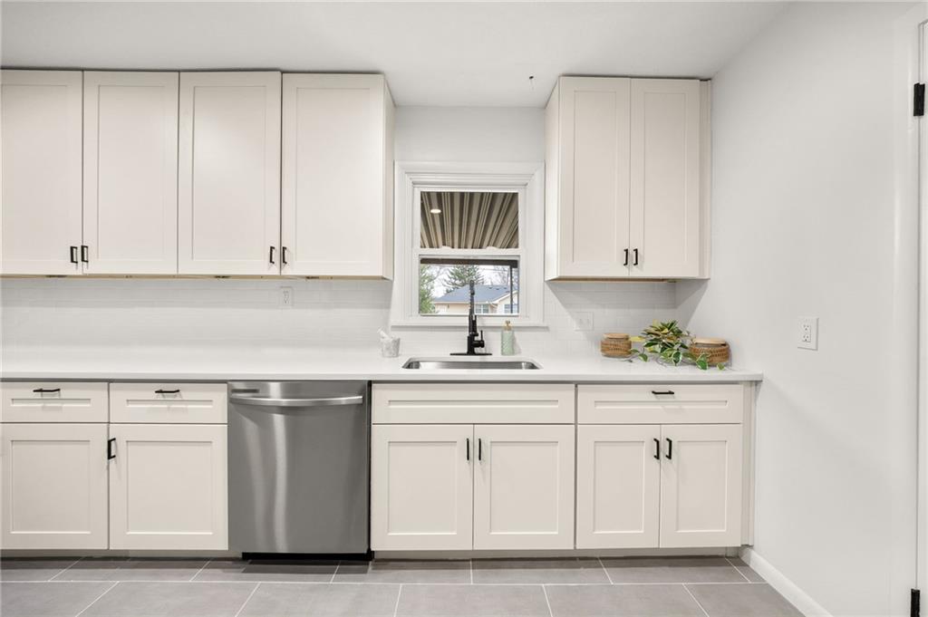 709 Southwest 7 Street Lee's Summit, MO 64081 - Photo 13 of 46