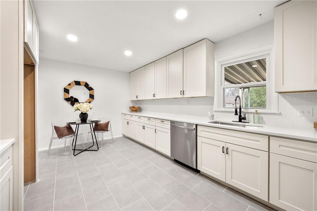 709 Southwest 7 Street Lee's Summit, MO 64081 - Photo 14 of 46