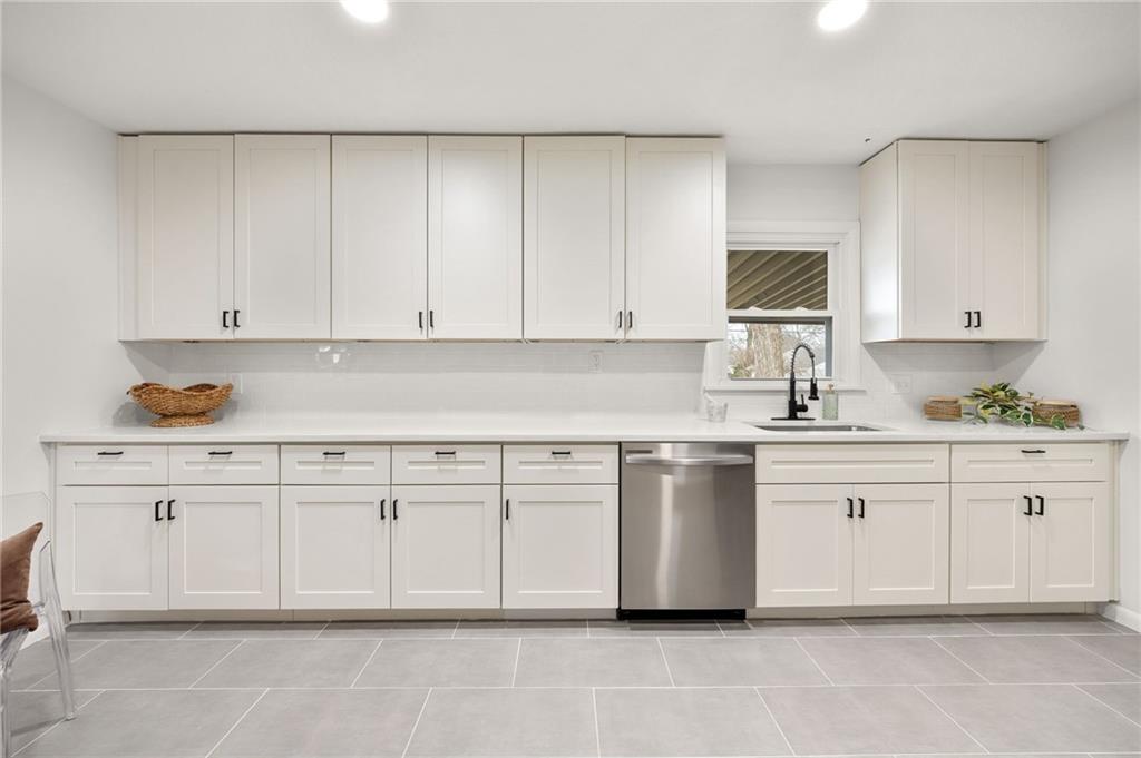 709 Southwest 7 Street Lee's Summit, MO 64081 - Photo 16 of 46