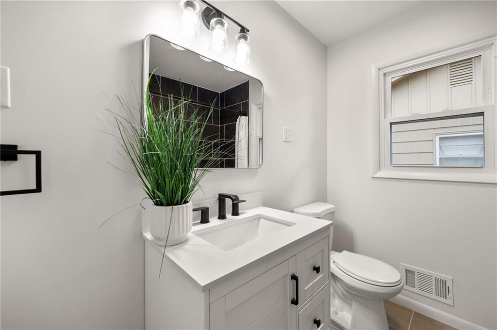 709 Southwest 7 Street Lee's Summit, MO 64081 - Photo 24 of 46