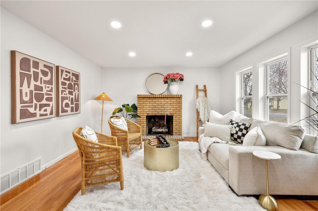 709 Southwest 7 Street Lee's Summit, MO 64081 - Photo 6 of 46