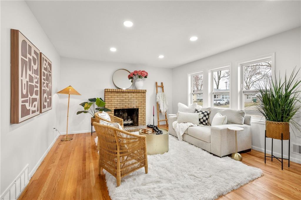 709 Southwest 7 Street Lee's Summit, MO 64081 - Photo 7 of 46