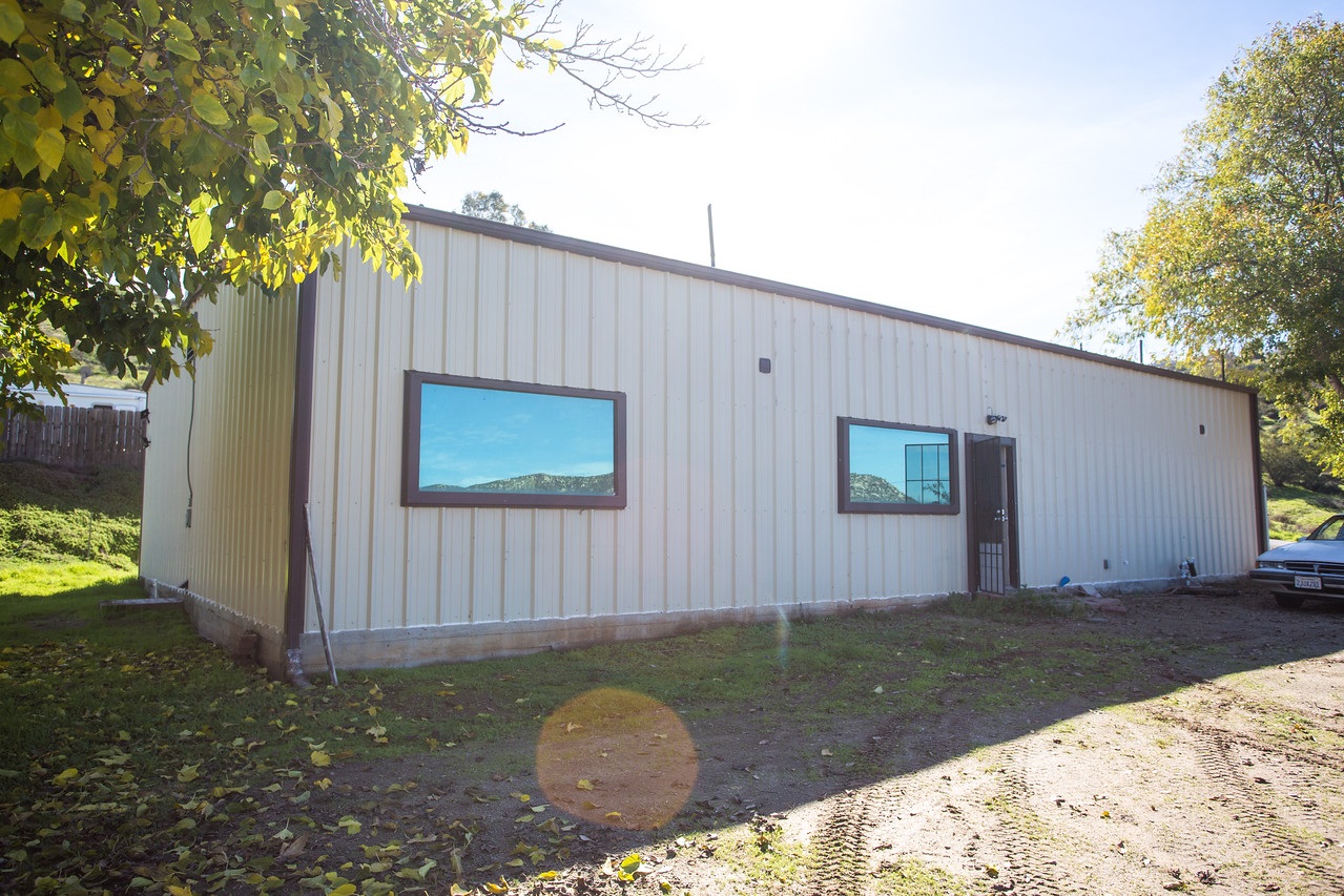 15205 El Monte Road Lakeside, CA 92040 - Photo 15 of 25 2400 square feet with 16 foot ceilings.