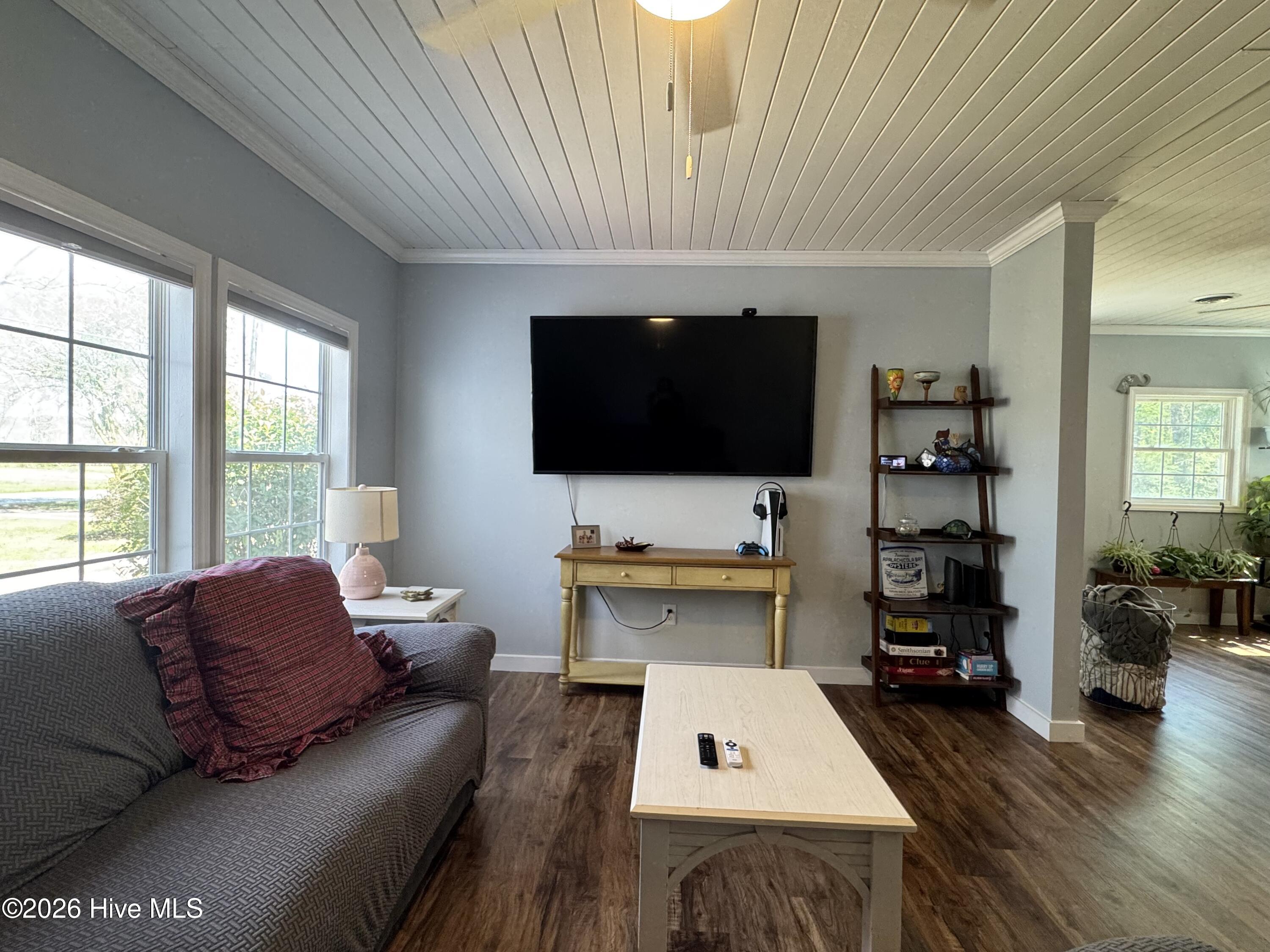 6195 Red Hill Road Whiteville, NC 28472 - Photo 14 of 19 Living Room
