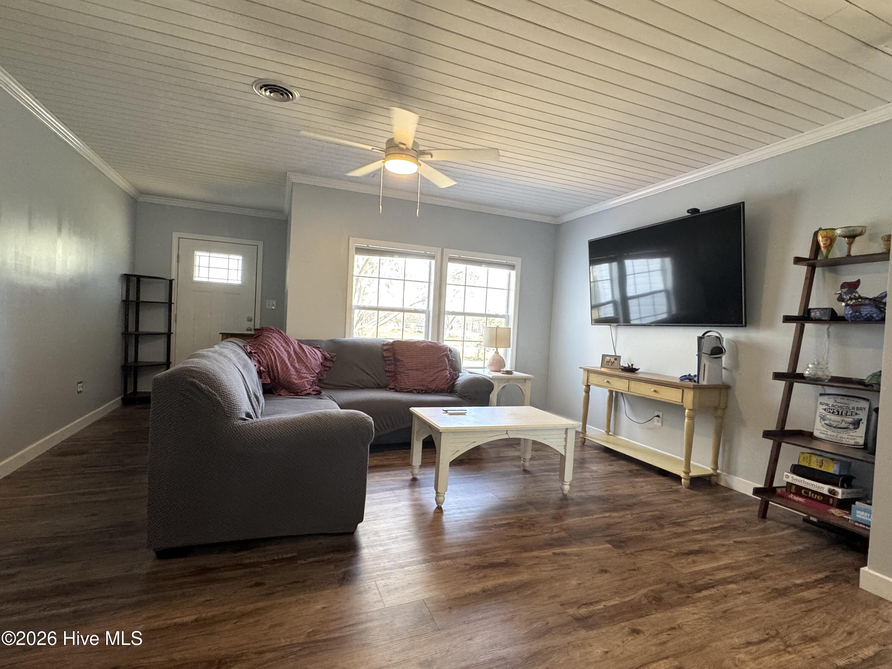 6195 Red Hill Road Whiteville, NC 28472 - Photo 15 of 19 Living Room