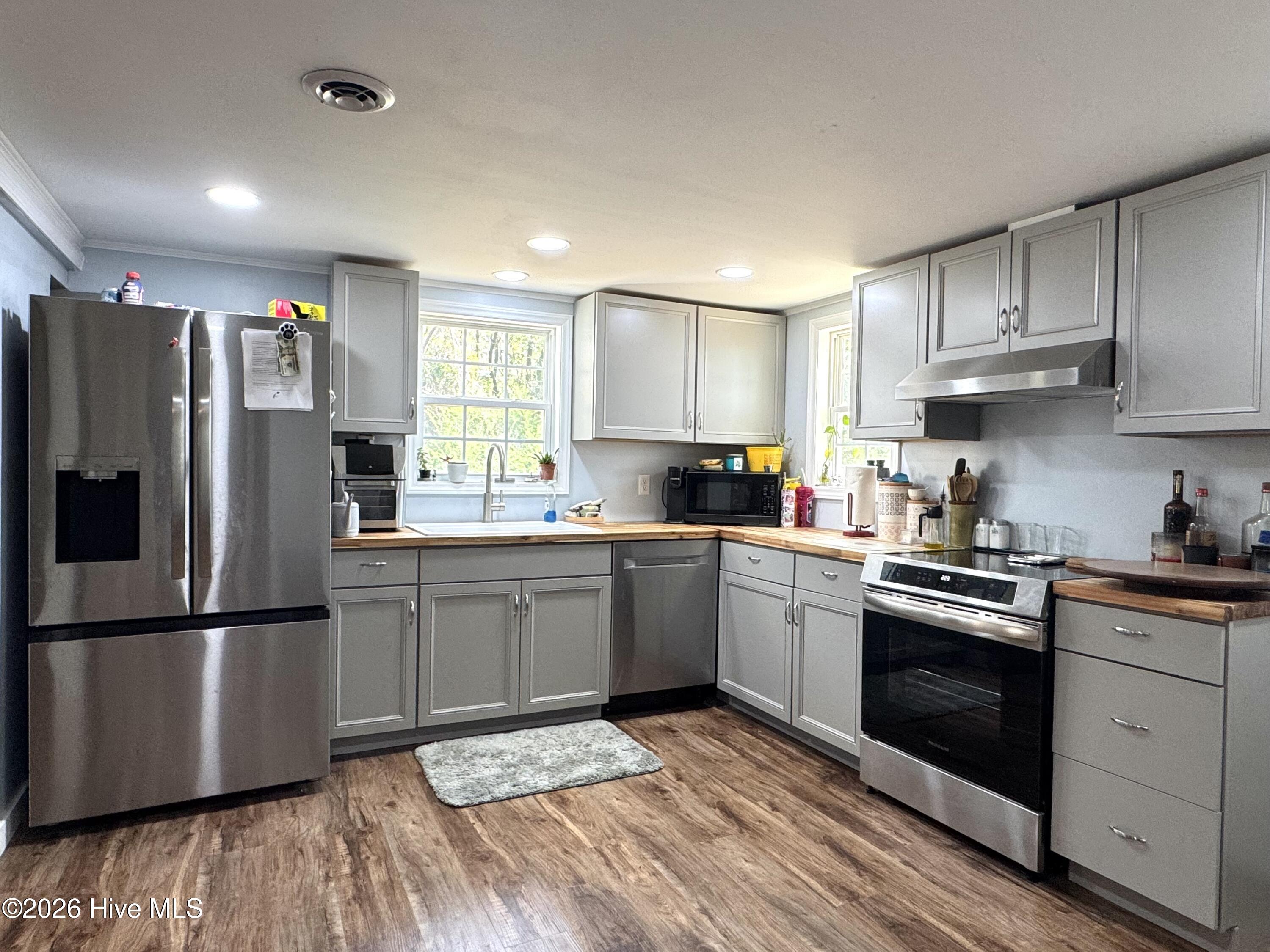 6195 Red Hill Road Whiteville, NC 28472 - Photo 9 of 19 Kitchen