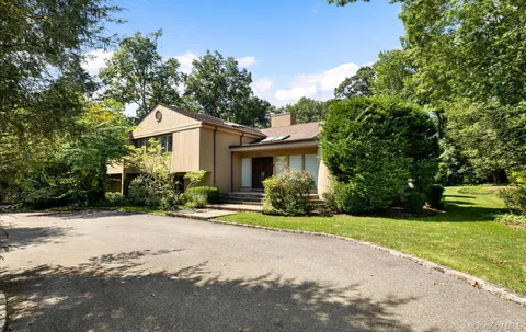 $2,499,999 | 8 Kodiak Drive, Woodbury, NY 11797