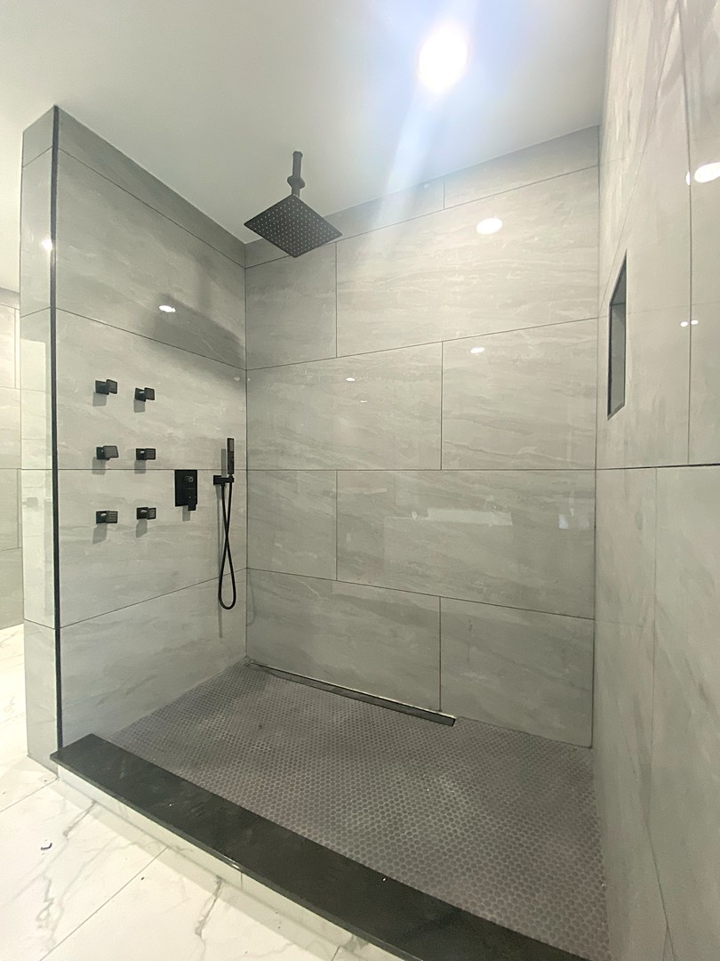 860 Green Bay Road Highland Park, IL 60035 - Photo 16 of 30 a bathroom with a shower