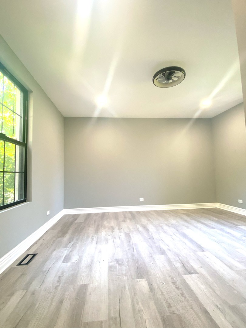 860 Green Bay Road Highland Park, IL 60035 - Photo 17 of 30 an empty room with a empty space