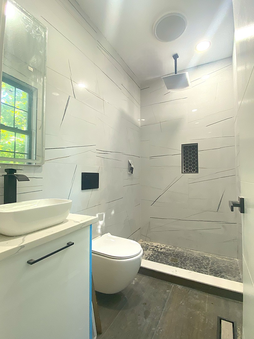 860 Green Bay Road Highland Park, IL 60035 - Photo 18 of 30 a bathroom with a sink a toilet and shower