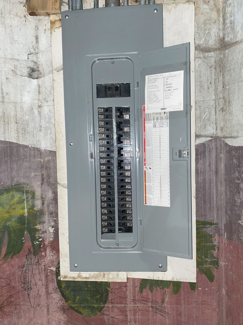860 Green Bay Road Highland Park, IL 60035 - Photo 27 of 30 a front view of a house with a window