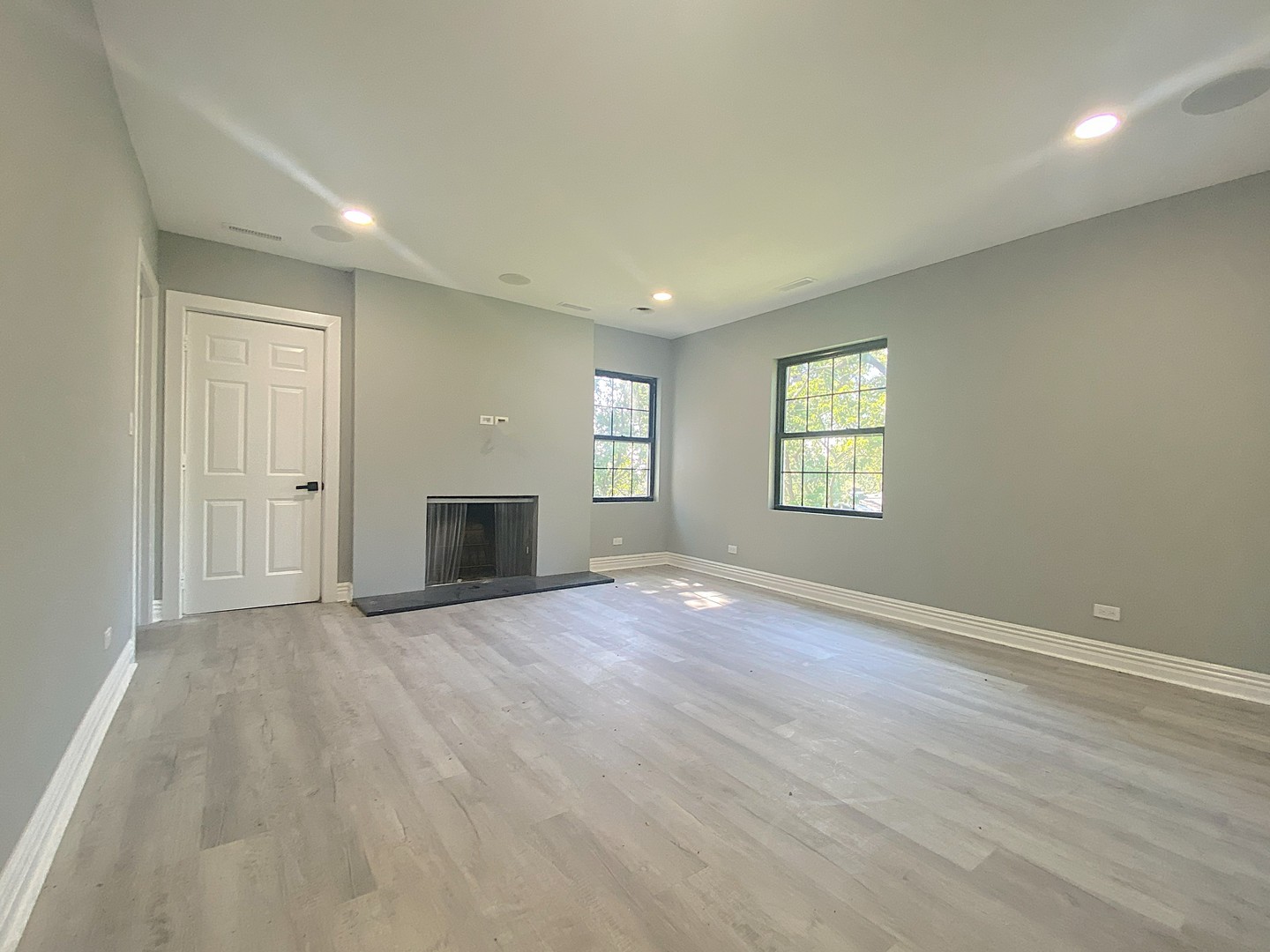 860 Green Bay Road Highland Park, IL 60035 - Photo 10 of 30 an empty room with windows and fireplace