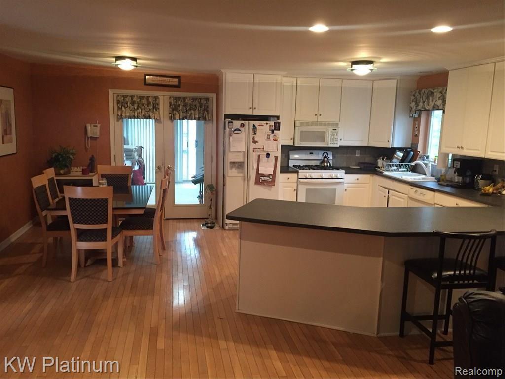 9073 Folkert Road Algonac, MI 48001 - Photo 5 of 16 5) Kitchen.JPG