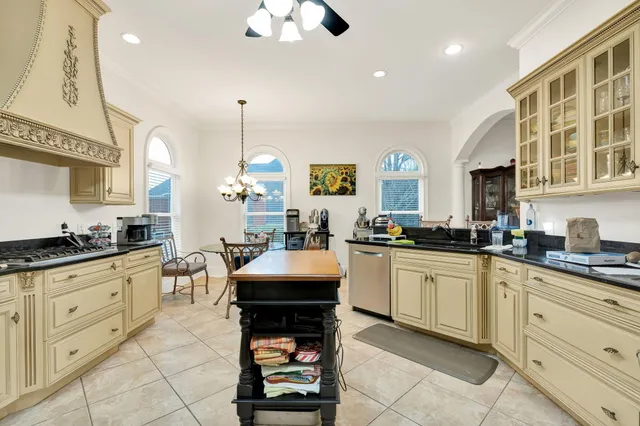 $670,000 | 315 Willow Glen Road, Chattanooga, TN 37421