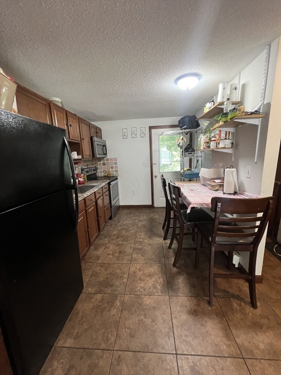 67 Everard Street Worcester, MA 01605 - Photo 4 of 20