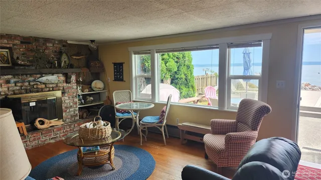 $1,800 | 176 East Driftwood Shores Road, Camano Island, WA 98282