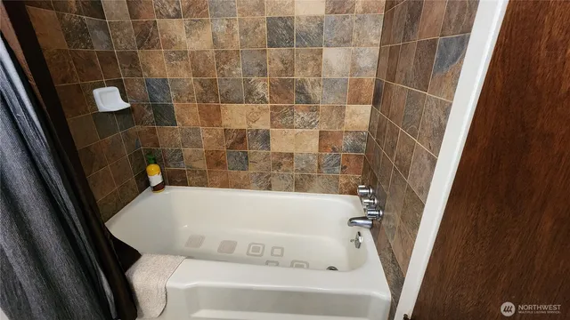 $1,800 | 176 East Driftwood Shores Road, Camano Island, WA 98282