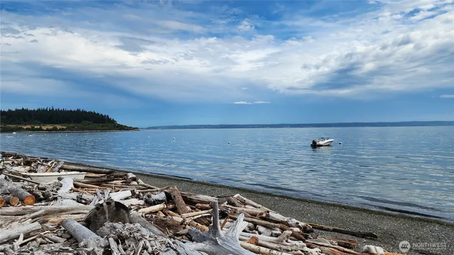 $1,800 | 176 East Driftwood Shores Road, Camano Island, WA 98282