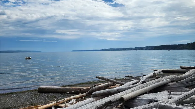 $1,800 | 176 East Driftwood Shores Road, Camano Island, WA 98282
