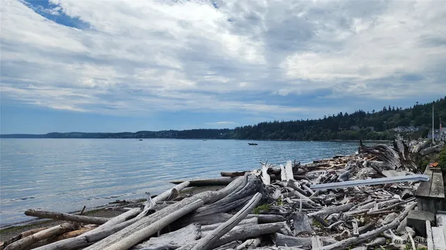 $1,800 | 176 East Driftwood Shores Road, Camano Island, WA 98282