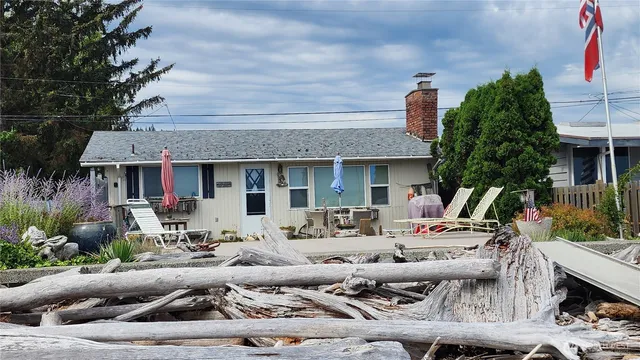 $1,800 | 176 East Driftwood Shores Road, Camano Island, WA 98282