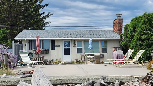 $1,800 | 176 East Driftwood Shores Road, Camano Island, WA 98282