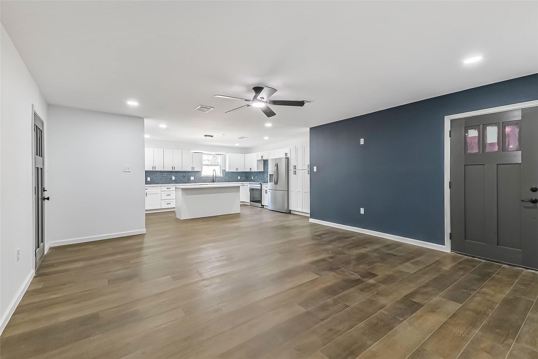 135 East Janisch Road Houston, TX 77022 - Photo 3 of 11