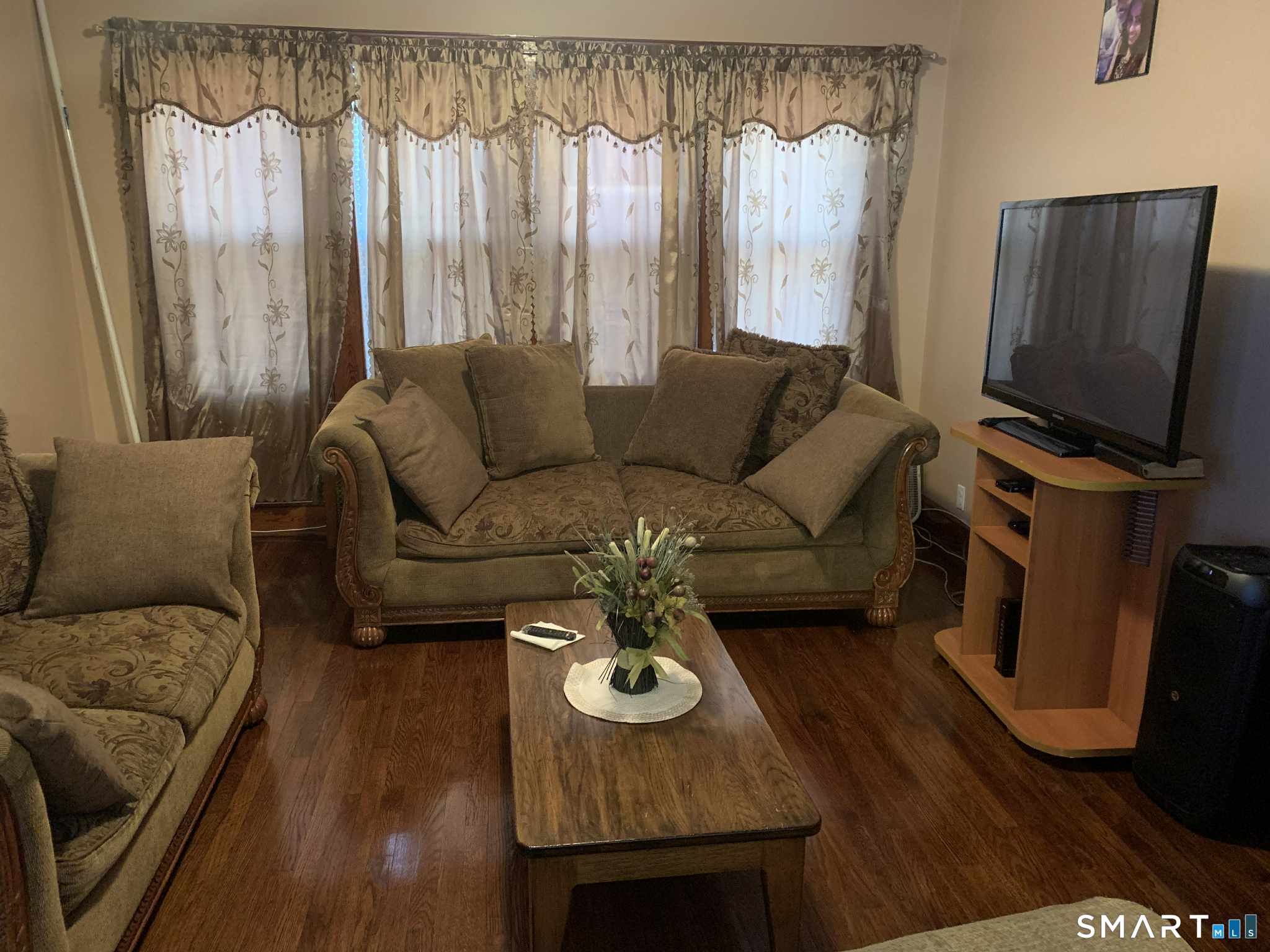 81 Chambers Street Waterbury, CT 06708 - Photo 2 of 12