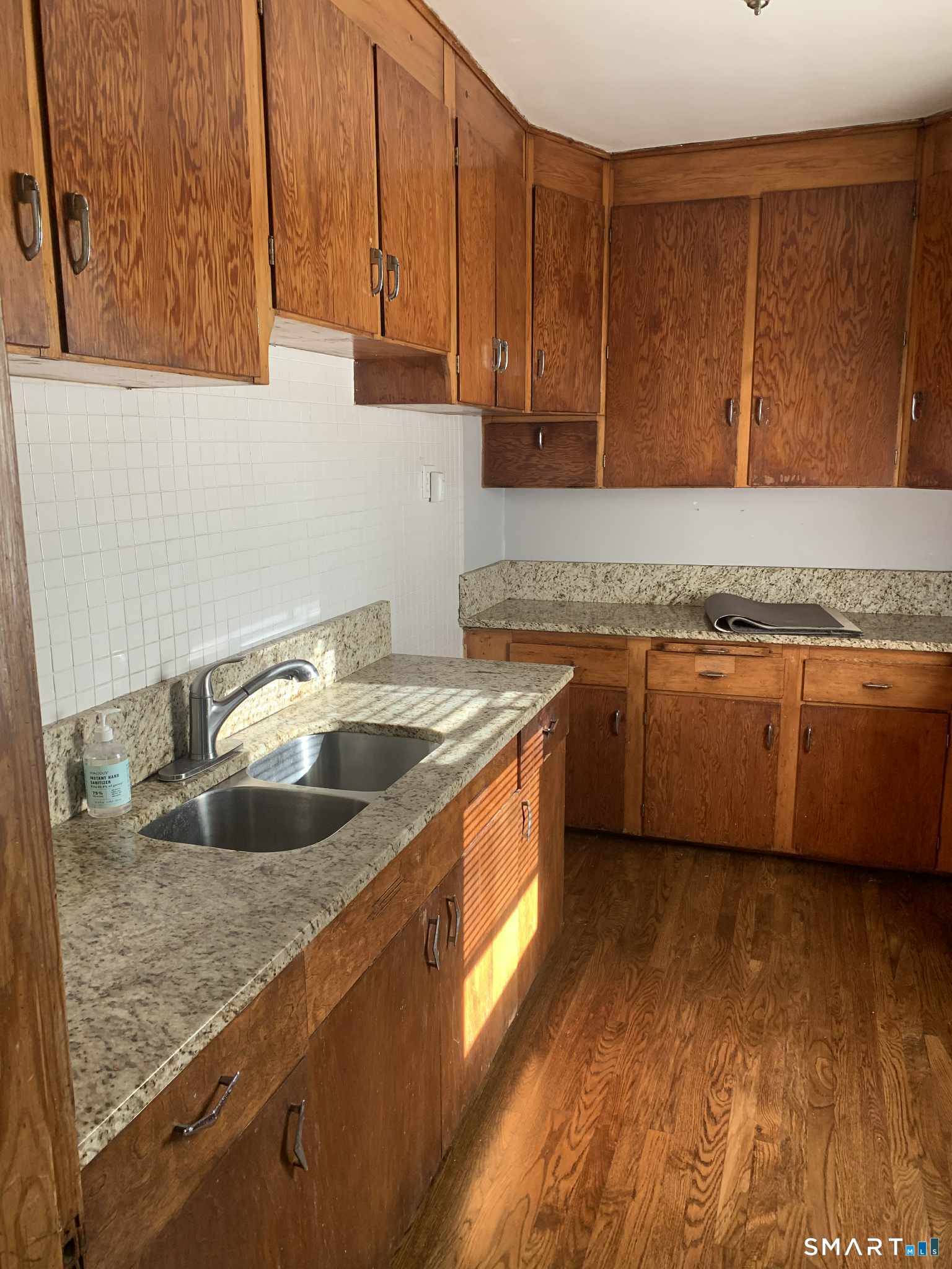 81 Chambers Street Waterbury, CT 06708 - Photo 3 of 12