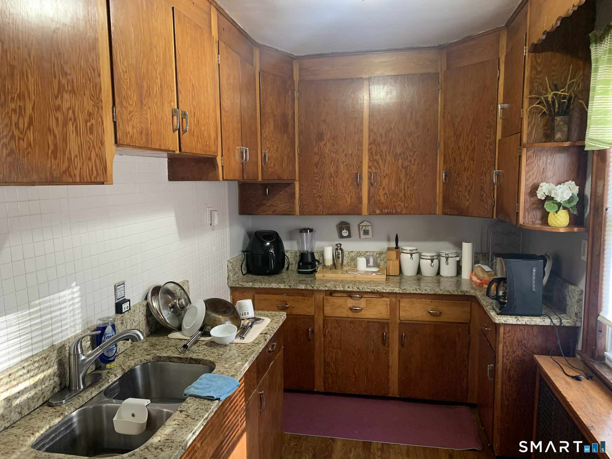 81 Chambers Street Waterbury, CT 06708 - Photo 6 of 12