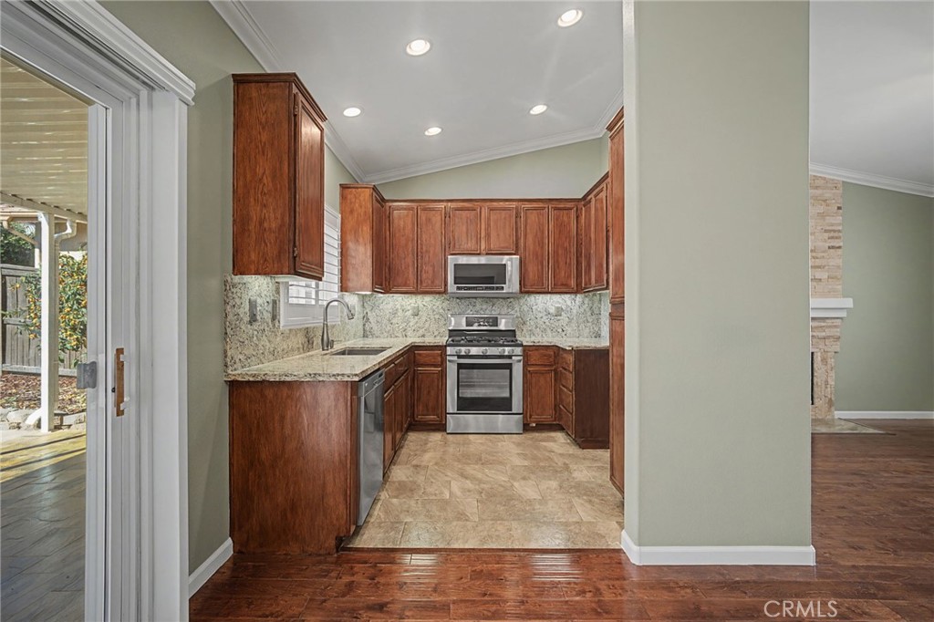 733 Daybreak Way Banning, CA 92220 - Photo 7 of 22 Stunning kitchen with Granite and recessed lighting