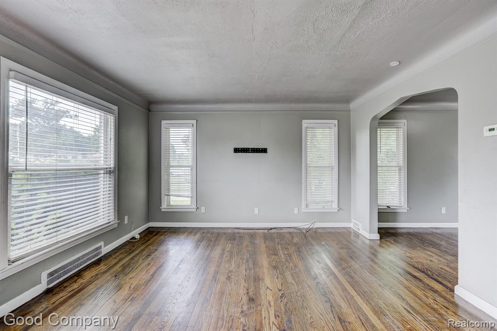 21797 Moross Road Detroit, MI 48236 - Photo 4 of 29