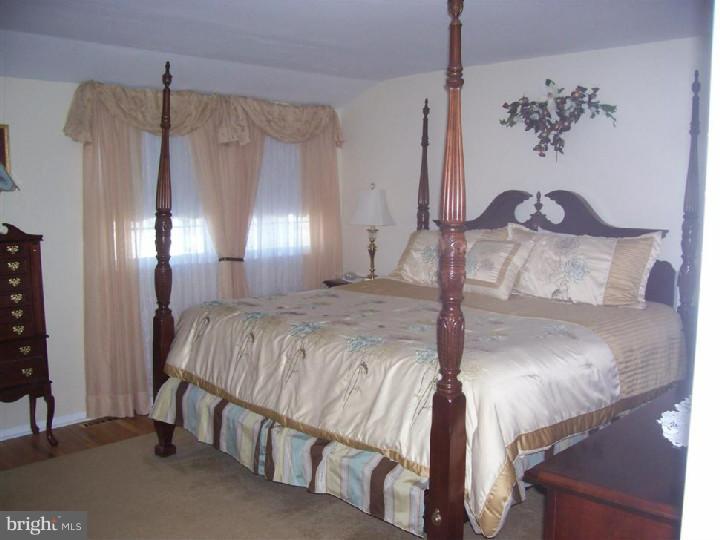 1757 Red Oak Road Williamstown, NJ 08094 - Photo 14 of 25 Master Bedroom