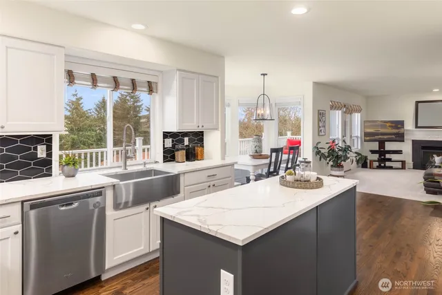 $1,065,000 | 4320 Country Club Drive Northeast, Tacoma, WA 98422