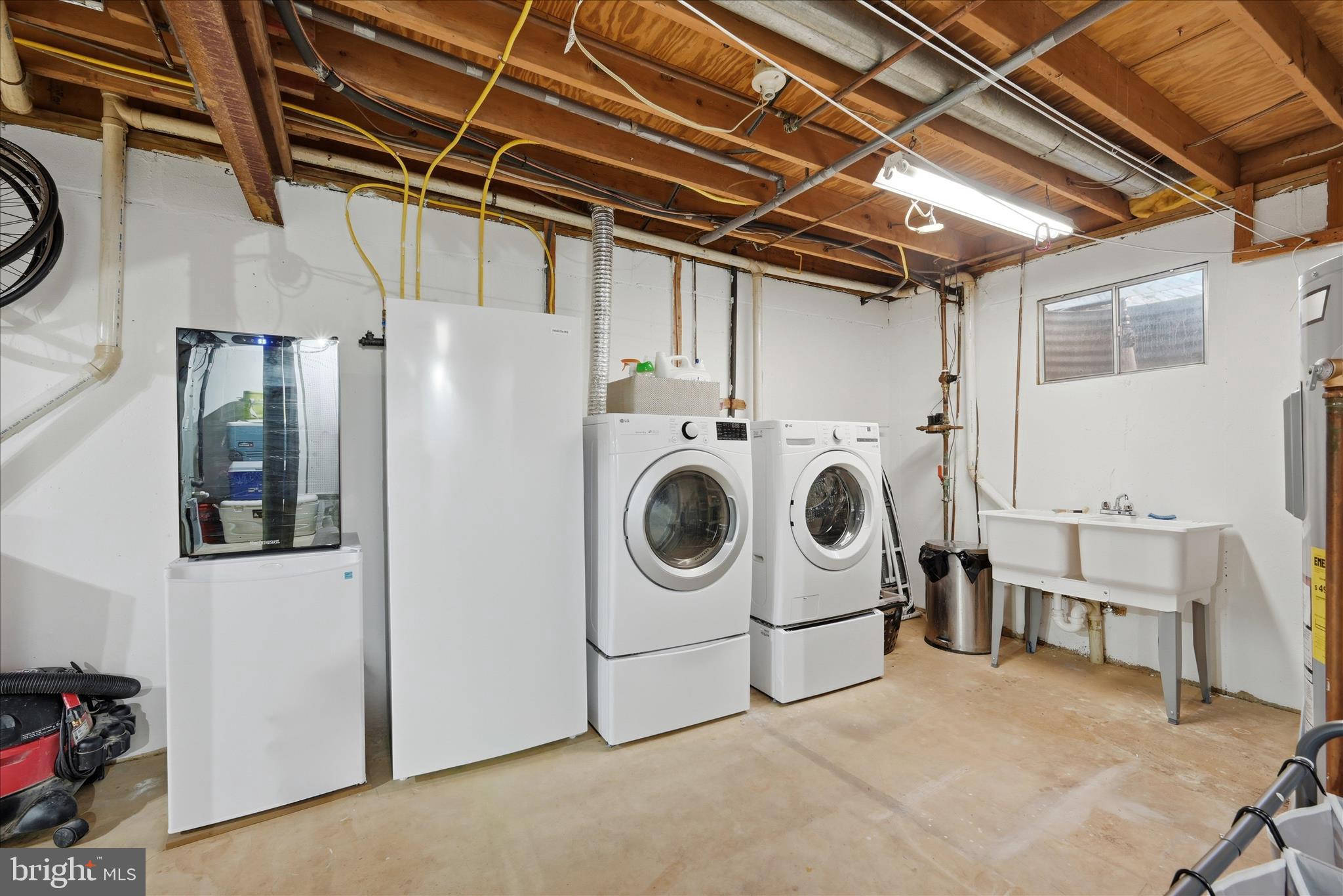 11860 South Lakes Court Reston, VA 20191 - Photo 27 of 76 Laundry Area