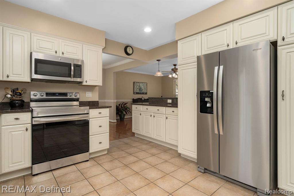 1644 Ridgecrest Rochester Hills, MI 48306 - Photo 12 of 43