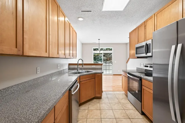 $259,900 | 1590 Countryside Drive, Shakopee, MN 55379