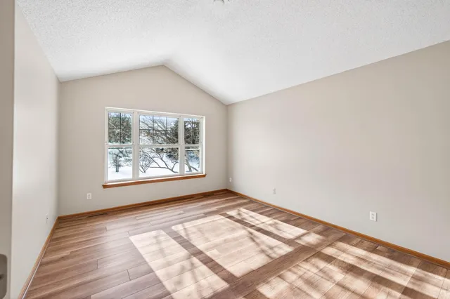 $259,900 | 1590 Countryside Drive, Shakopee, MN 55379