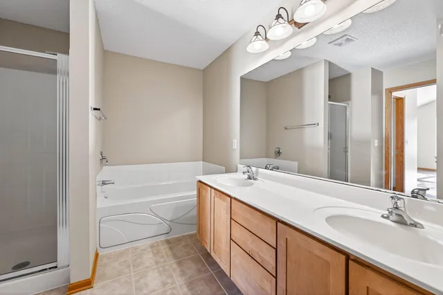 $259,900 | 1590 Countryside Drive, Shakopee, MN 55379