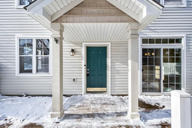 $259,900 | 1590 Countryside Drive, Shakopee, MN 55379