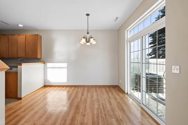 $259,900 | 1590 Countryside Drive, Shakopee, MN 55379