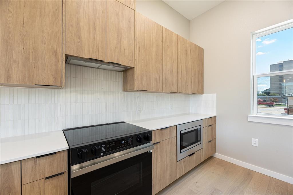 4060 Spring Valley Road, Unit 405 Farmers Branch, TX 75244 - Photo 6 of 10 Stunning Backsplash.