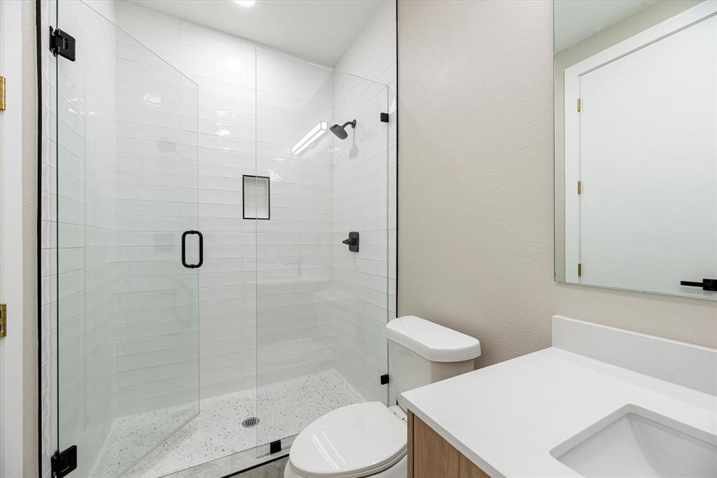 4060 Spring Valley Road, Unit 405 Farmers Branch, TX 75244 - Photo 10 of 10 Secondary bath with stunning tiles and modern ambiance