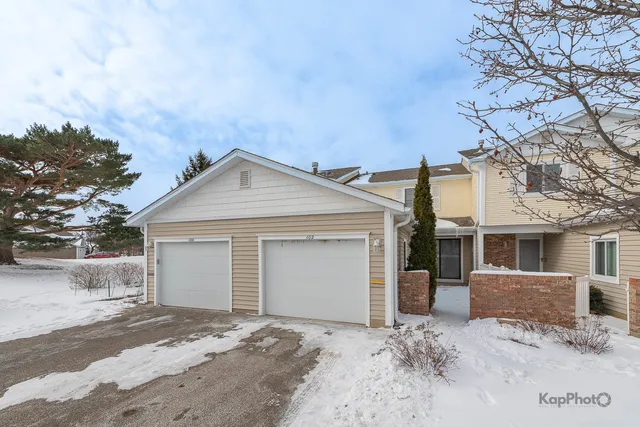 $2,550 | 102 North Waterford Drive, Schaumburg, IL 60194