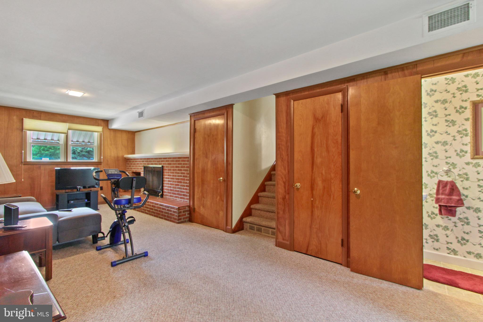 1913 Brenda Road York, PA 17408 - Photo 18 of 30 Gallery Image 18