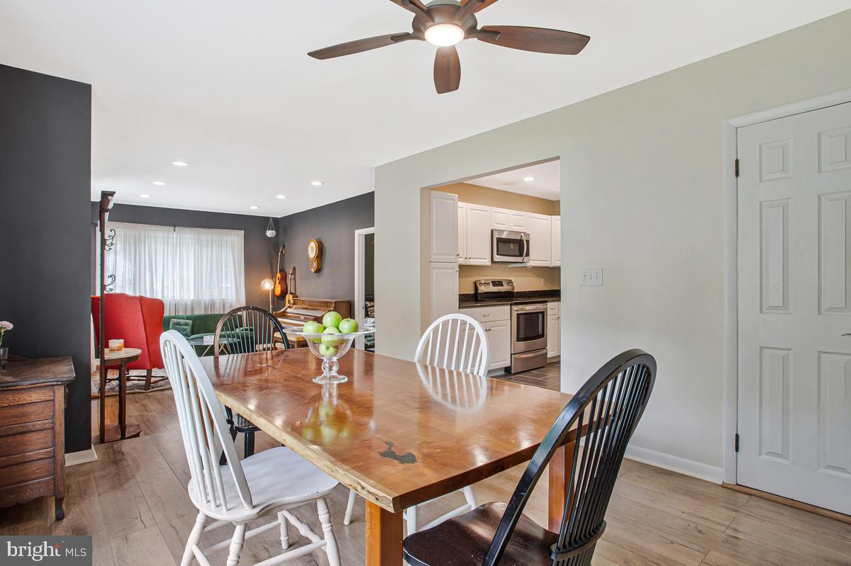 976 Shore Acres Road Arnold, MD 21012 - Photo 19 of 40 a dining room with furniture and window