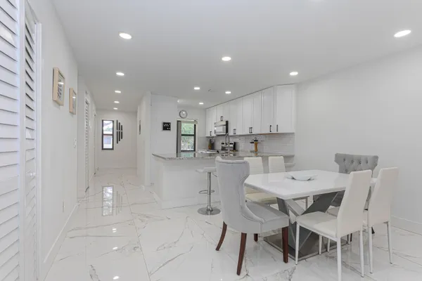 $2,500 | 8545 Casa Del Lago, Unit F, Boca Raton, FL 33433